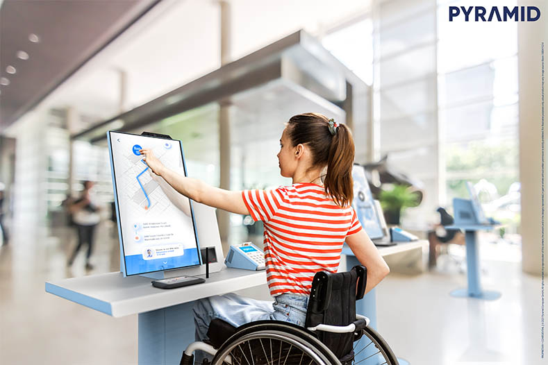 Kiosque en libre-service accessible à tous, doté d'une navigation audio et d'un accès pour les personnes en fauteuil roulant