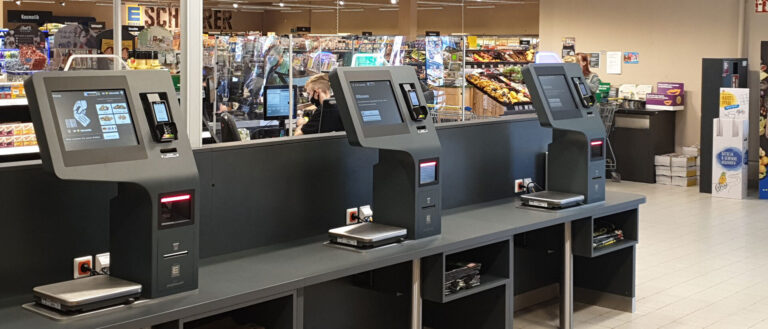 Le kiosque de caisse en libre-service POLYTOUCH® PORTAL en service chez EDEKA : une solution SCO efficace et conviviale pour le commerce de détail.