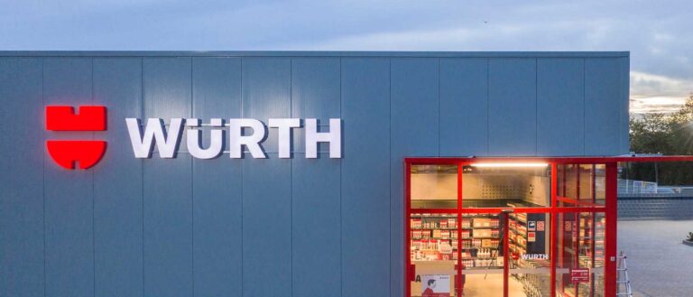 Solution de caisse en libre-service Würth basée sur la technologie POLYTOUCH pour un approvisionnement en matériel 24/6 destiné aux artisans professionnels