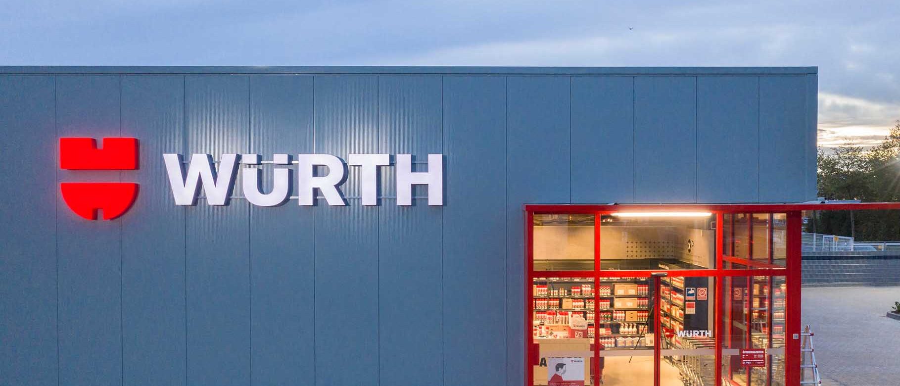 Solution de caisse en libre-service Würth basée sur la technologie POLYTOUCH pour un approvisionnement en matériel 24/6 destiné aux artisans professionnels