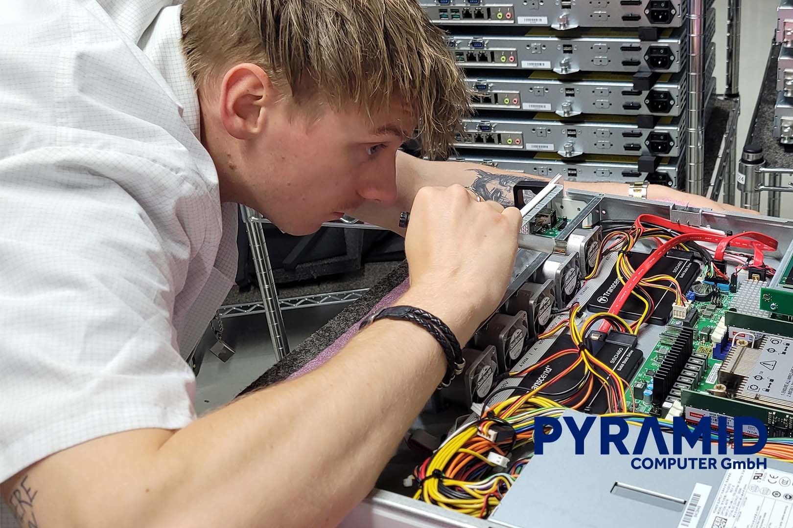 Contrôle qualité dans l'usine d'Pyramid à Ichtershausen