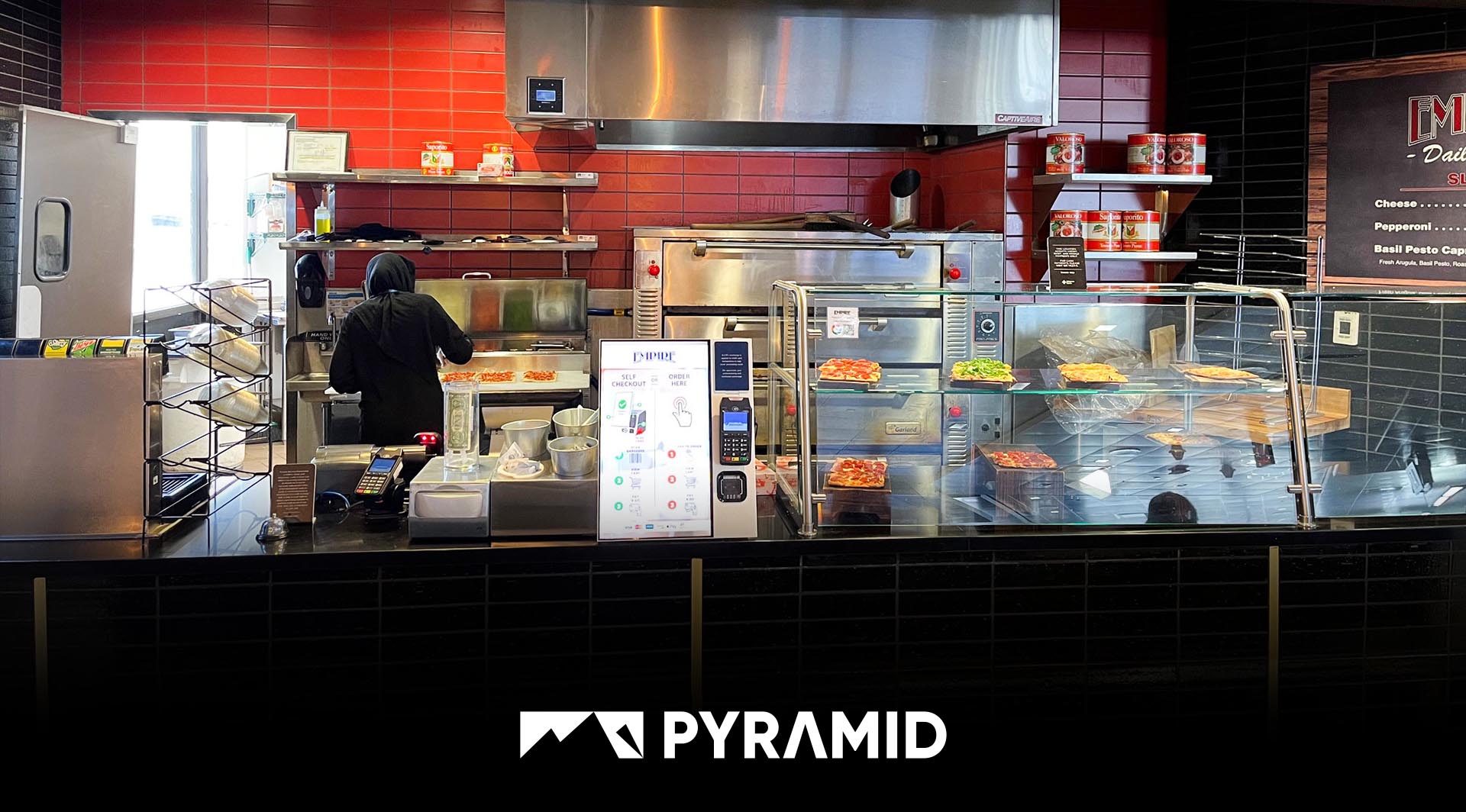 Kiosque en libre-service POLYTOUCH® dans un restaurant d'aéroport aux États-Unis